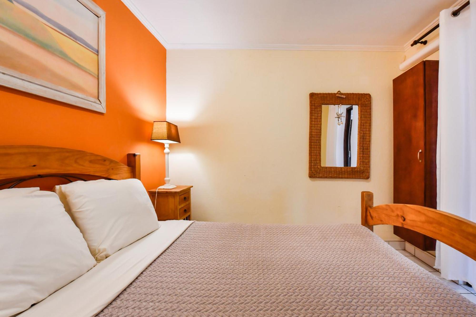 Brisas Studio Apartments Palm Beach Exterior foto