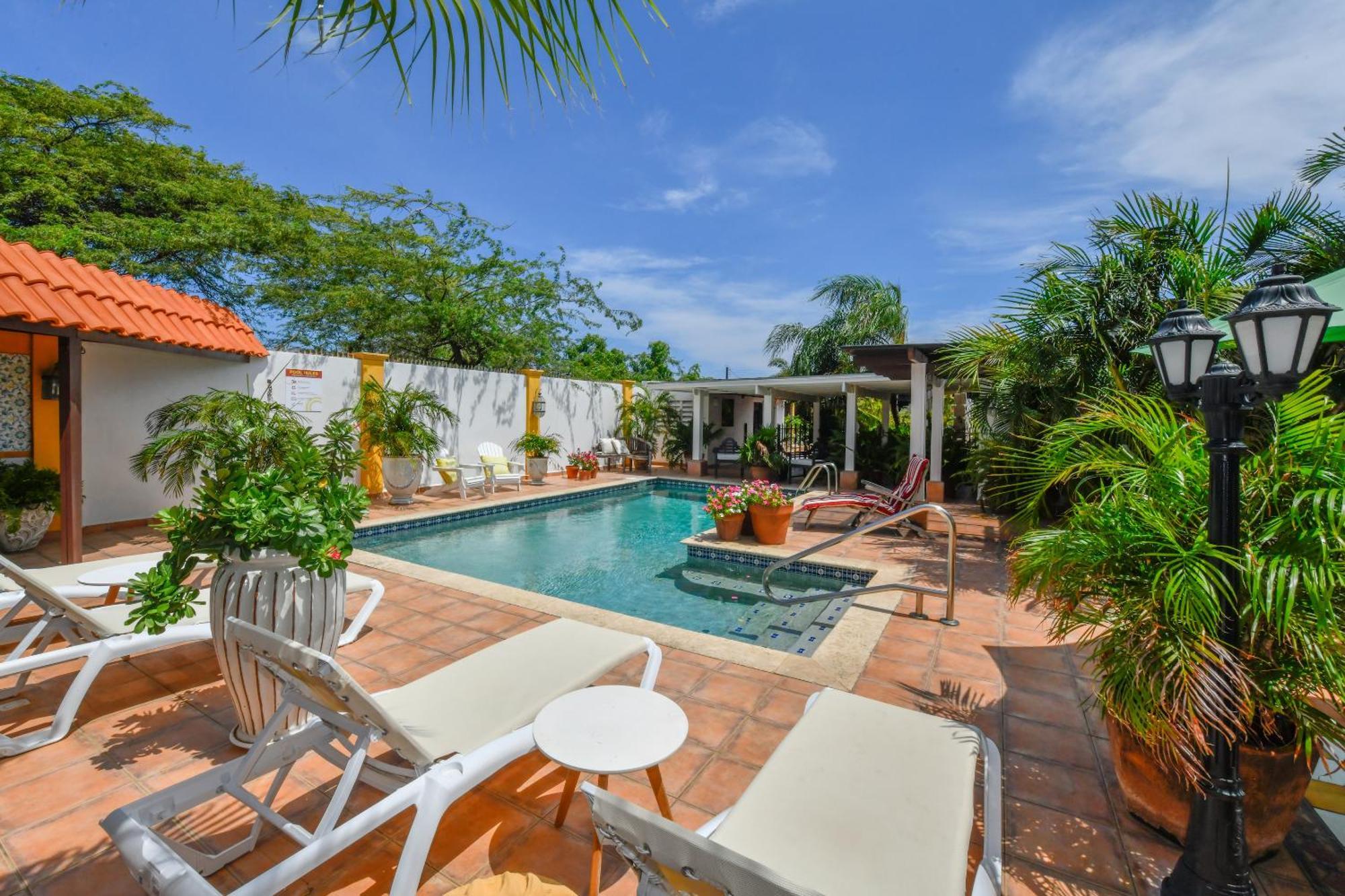 Brisas Studio Apartments Palm Beach Exterior foto