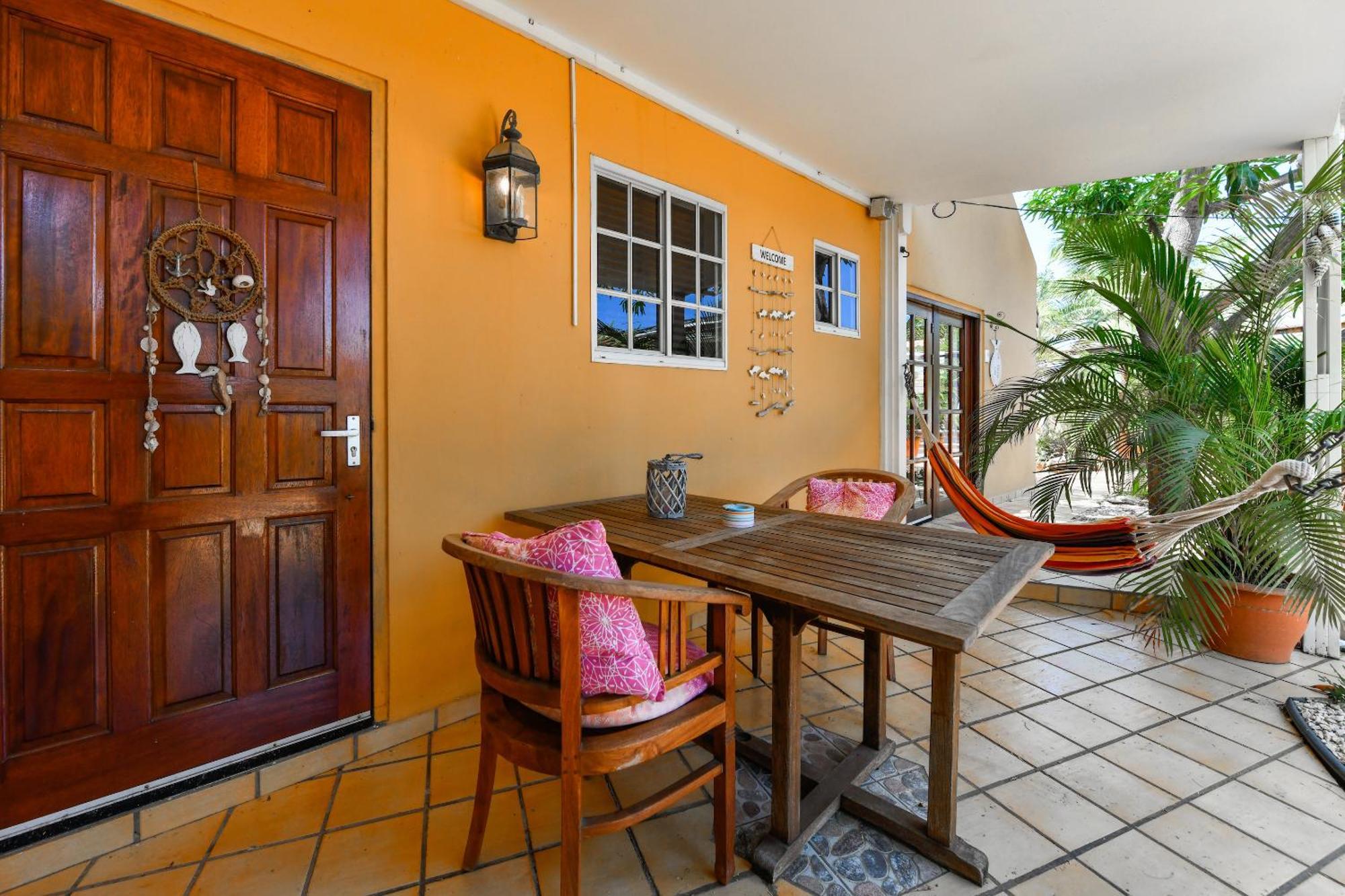 Brisas Studio Apartments Palm Beach Exterior foto