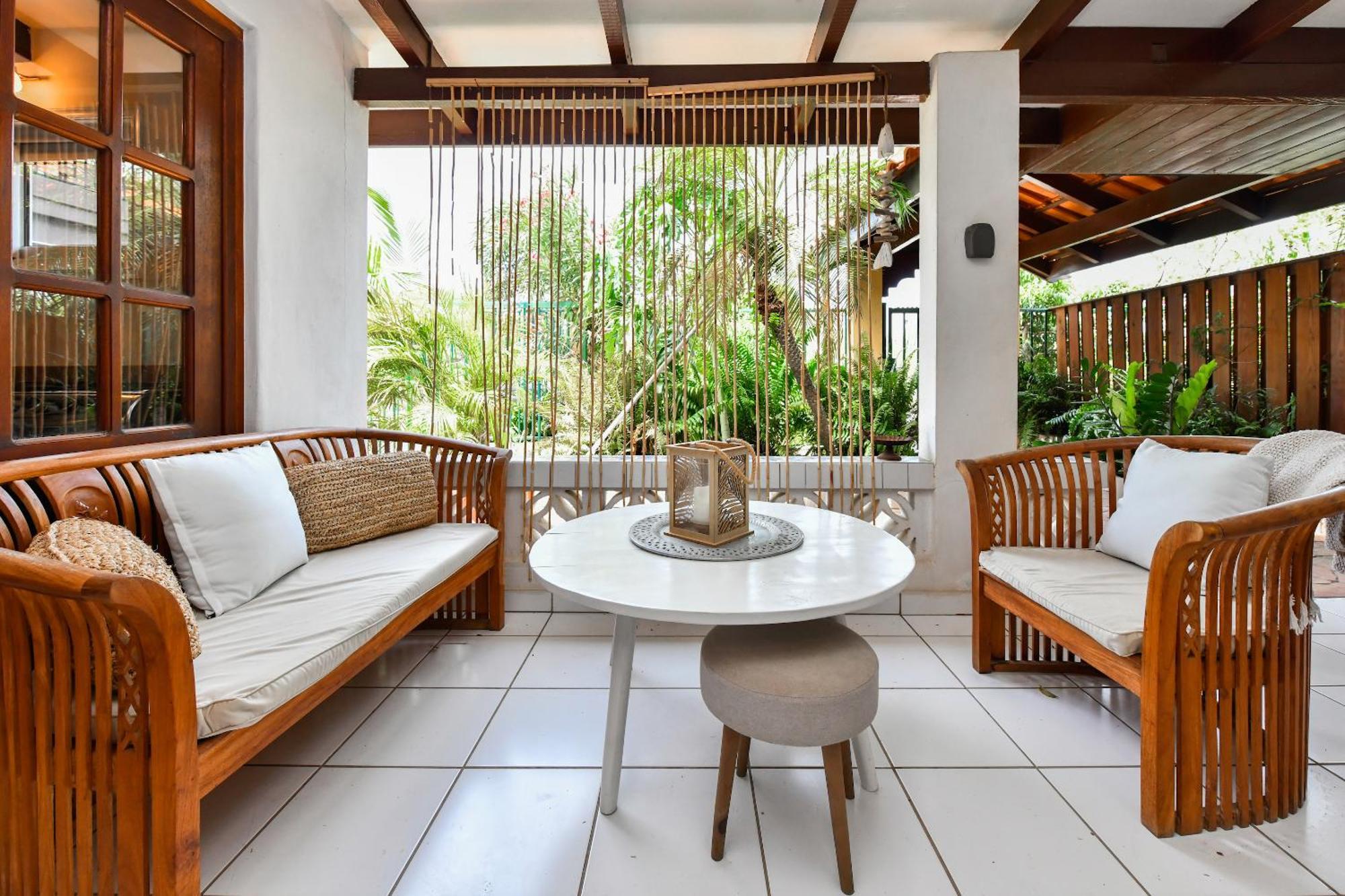 Brisas Studio Apartments Palm Beach Exterior foto
