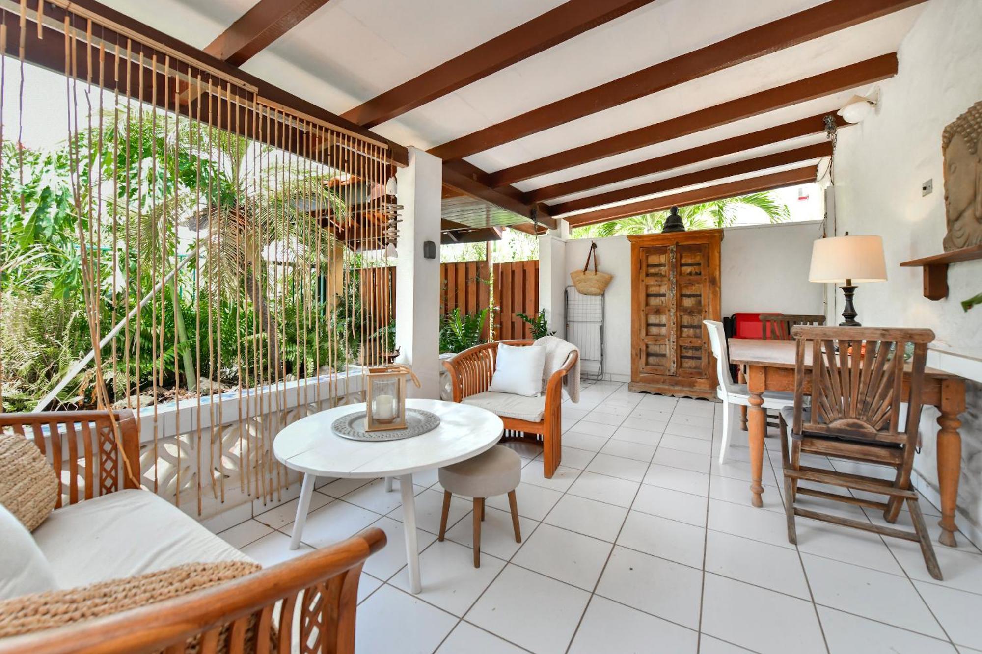 Brisas Studio Apartments Palm Beach Exterior foto