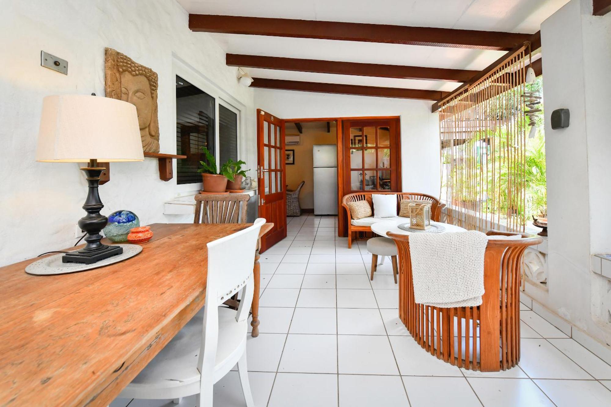 Brisas Studio Apartments Palm Beach Exterior foto