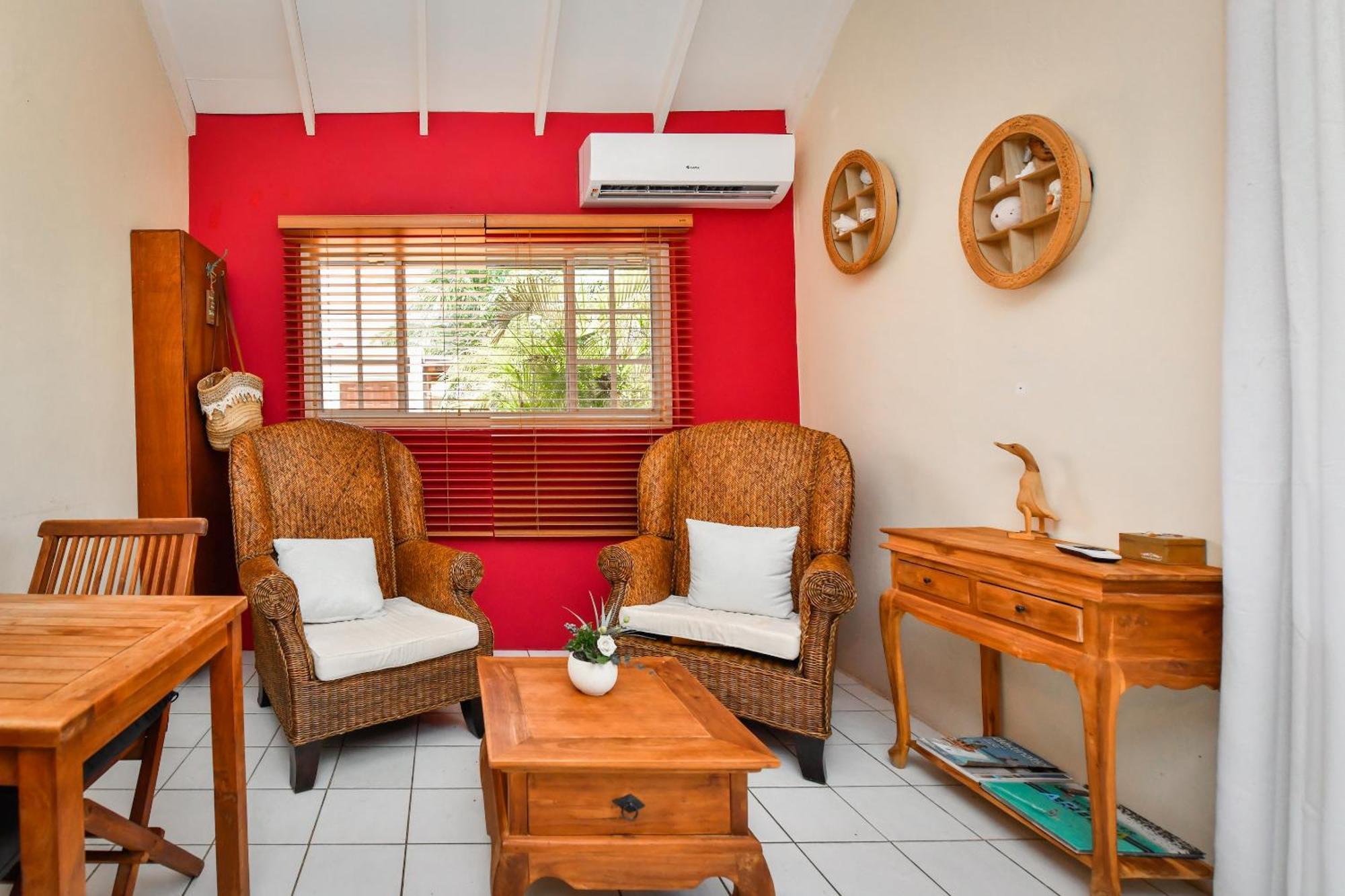 Brisas Studio Apartments Palm Beach Exterior foto