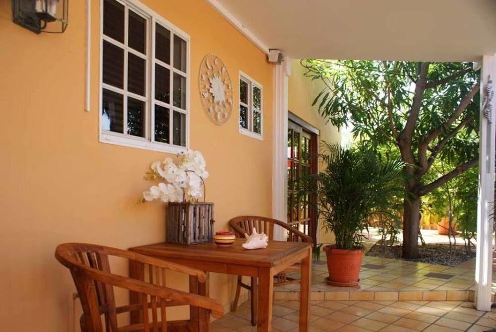 Brisas Studio Apartments Palm Beach Exterior foto
